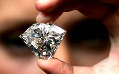 Китайский турист пытался украсть бриллиант, проглотив его
