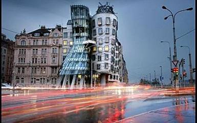 Дом «Танцующий» в центре Праги