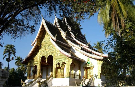 Луангпхабанг - город буддийских храмов и монастырей, потрясающих водопадов и пещер