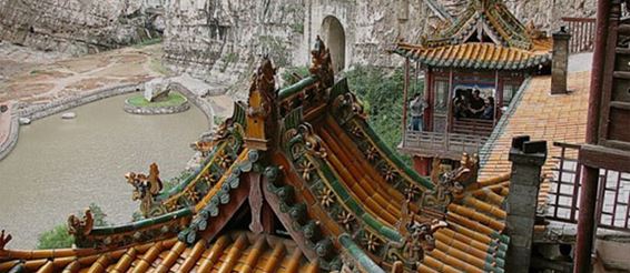 Висячий монастырь в Китае!