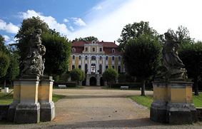 Достопримечательности Саксонии. Замок и парк Нешвитц.