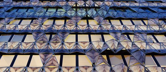 Здание-оригами и «зеленая» крыша в центре Парижа