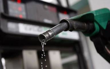 Очередной рост цен на бензин ожидает россиян в ближайшее время. Видео