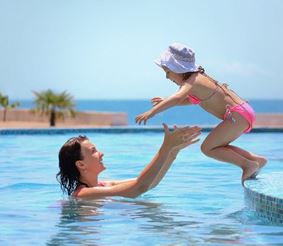 Лайфхаки - Пять упражнений, которые научат ребёнка плавать