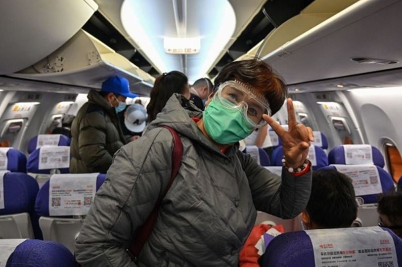 Назван лучший способ защиты от вирусной инфекции на борту самолета
