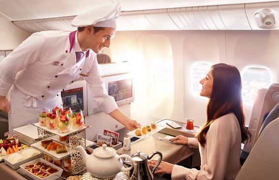 Как получить больше бесплатной еды и напитков на борту самолёта