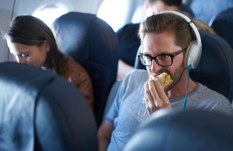 Как полёт на самолёте влияет на наши вкусовые предпочтения