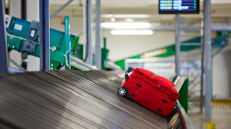 Как получить свой багаж в аэропорту быстрее остальных пассажиров