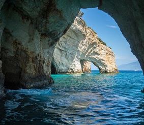 Девять самых красивых пещер Греции