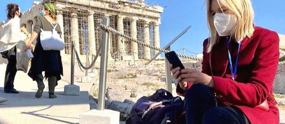 Первые иностранные туристы прибывают в Грецию после открытия