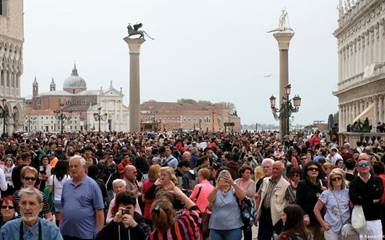 Почему Венеция закрывается от туристов?