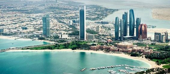 Абу-Даби - оживленный город, где вас ждут быстрые автомобили, изысканные рестораны и чудеса природы