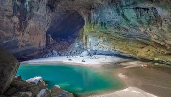 Как посетить самую большую в мире пещеру в сердце вьетнамского тропического леса