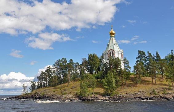 В Госдуме предложили ввести сбор со всех туристов в РФ. Когда и сколько?