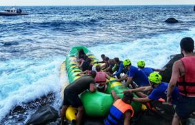В Крыму туристов на «банане» унесло в море