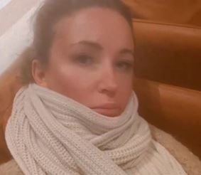 «Почему так холодно!» Блиновская пожаловалась на вип-зал аэропорта