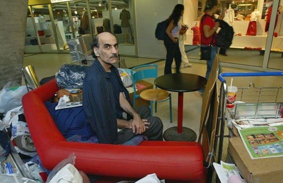 Умер иранец, проживший 18 лет в аэропорту Парижа
