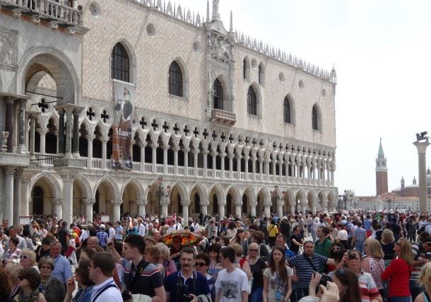 «Такие же люди». Эксперт выступила против квот на число туристов в Венеции
