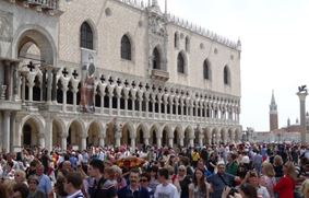 «Такие же люди». Эксперт выступила против квот на число туристов в Венеции