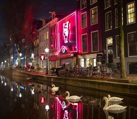 Прочему Амстердам теряет свою туристическую привлекательность