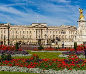 ТОП-5 фактов о Букингемском дворце, который 30 лет назад открыли для туристов 