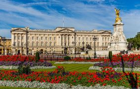 ТОП-5 фактов о Букингемском дворце, который 30 лет назад открыли для туристов 