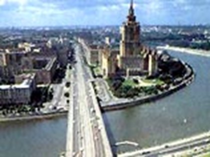 Два пешеходных моста в центре Москвы станут «книжными»