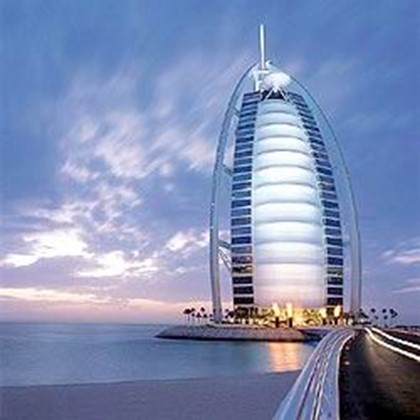 Отели в Дубаи снижают цены на 30%