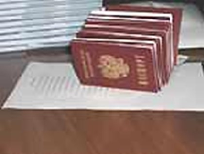 Паспорта, похищенные из чешского визового центра в Москве, найдены