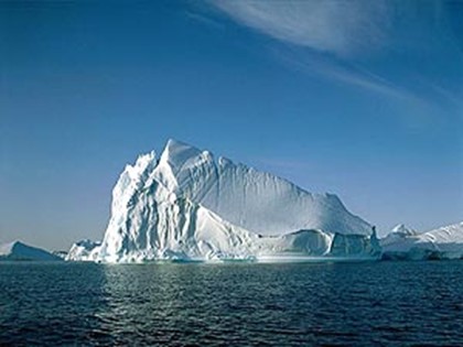 В Гренландии группу туристов смыло в море