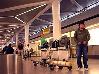Сотрудники европейских аэропортов снова бастуют