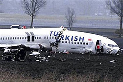 Причиной крушения Боинга-737 Turkish Airlines в Амстердаме мог стать отказ двигателей