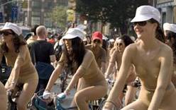 Голый велопробег порадовал туристов в Лондоне