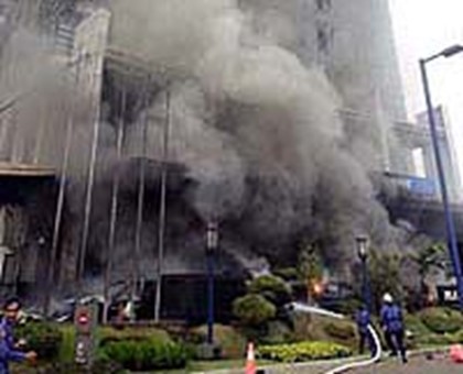 В Индонезии взорваны два роскошных отеля, погибли туристы