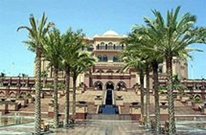 В Абу-Даби открыли пустынный отель