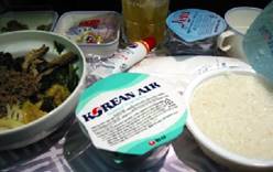 Пассажиры Korean Air во время полетов будут есть хлеб из вина