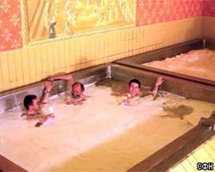 В Австрии туристам предлагают искупаться в пивном бассейне
