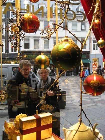 В Копенгагене открывают рождественские рынки и заливают катки
