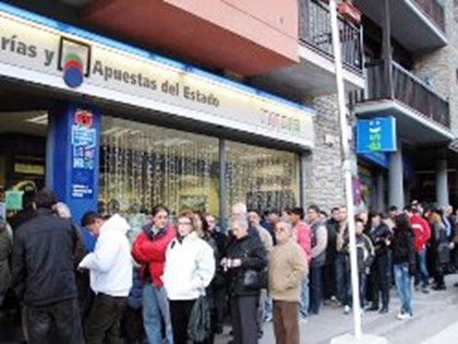 В Испании выстраиваются очереди за лотерейными билетами