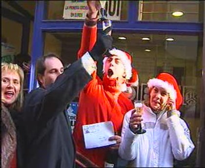 В рождественскую лотерею в Испании выиграли две тысячи человек