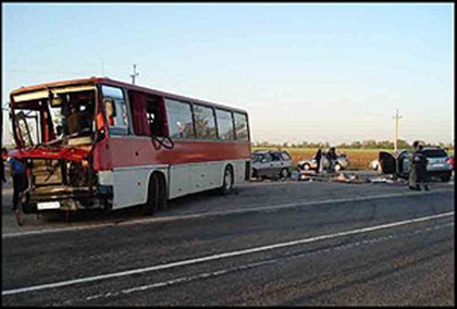 В Крыму перевернулся автобус