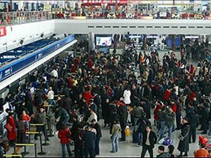 В китайском аэропорту застряли тысячи пассажиров