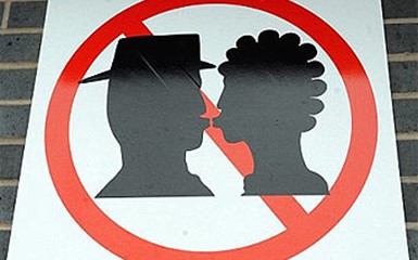 На одном из британских вокзалов запретили целоваться