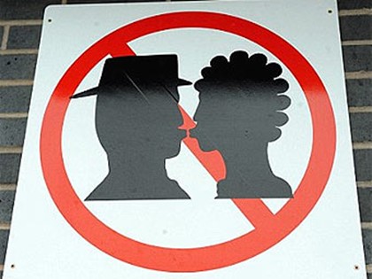 На одном из британских вокзалов запретили целоваться