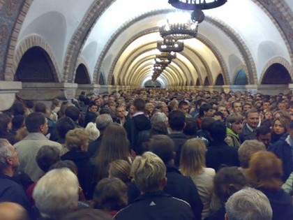 В питерском метро чиновник будет развлекать пассажиров чтением Чехова