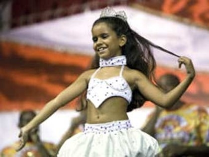 В Рио разразился скандал вокруг семилетней королевы карнавала