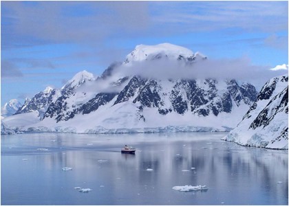 От ледника а Антарктиде откололся айсберг весом в несколько миллиардов тонн