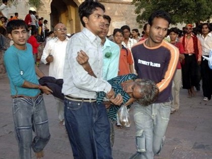 Более 60 человек погибли во время давки в индийском храме
