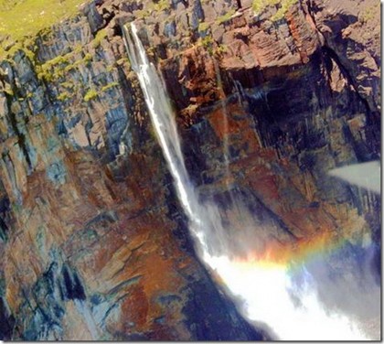 Из-за засухи в Венесуэле обмелел самый известный водопад в мире