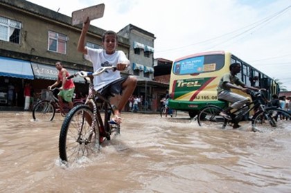 Число жертв наводнения в Рио-Де-Жанейро достигло 95 человек